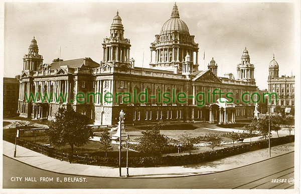 Antrim - Belfast - b/w City Hall