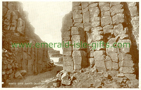 Antrim - Giants Causeway - Giants Gate