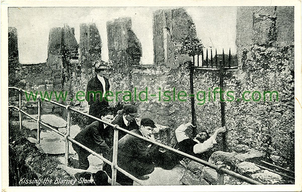 Cork - Blarney - Kissing the Stone an