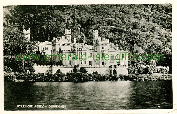 Galway - Kylemore Abbey across the lake