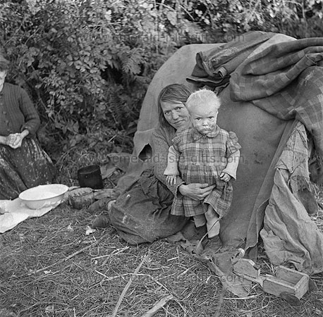 Irish Tinker Wom and Child old photo