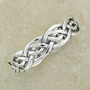 Beautiful Celtic Eternal Knot Ring