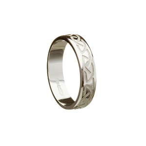 Alluring 10kt White Gold Celtic Knot engraved band Ring