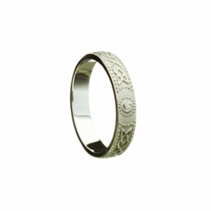 Alluring 10kt white gold Mens Narrow Wedding Band ring Celtic Warrior Shield pattern